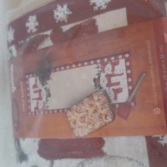 Snowman table runner & kitchen towel set - Picture 5 of 6